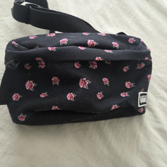 Vans Realm Fanny Pack in Black Rose Smoke Floral Pattern - Picture 2 of 5
